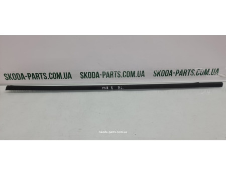 Ущільнювач скла дверей зовнішній передній лівий Skoda Fabia 6Y0837477A вживаний VAG (6Y0837477A)