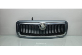 Решітка радіатора Skoda Fabia 6Y08536682 VAG (6Y08536682)