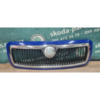 Решітка радіатора в синьому кольорі Skoda Fabia 6Y0853668BA вживана VAG (6Y0853668BA)