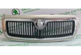 Решітка радіатора рестайл колір 9201 капучіно Skoda Fabia 6Y0853668BC VAG (6Y0853668BC)