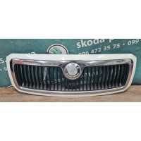 Решітка радіатора в білому кольорі Skoda Fabia 6Y0853668W вживана VAG (6Y0853668W)
