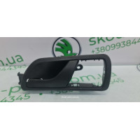 Ручка внутрішня задньої лівої дверки Skoda Fabia 6Y6839247 VAG (6Y6839247)