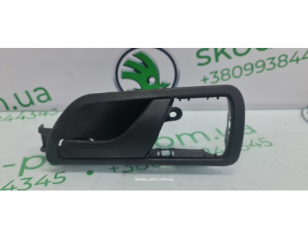 Ручка внутрішня задньої лівої дверки Skoda Fabia 6Y6839247 VAG (6Y6839247)