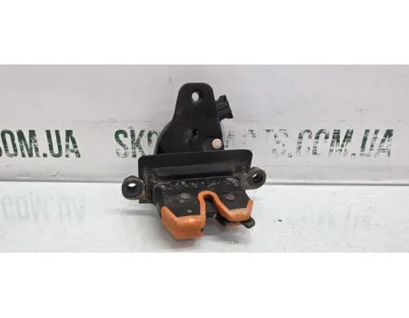 Замок кришки багажника ляди Skoda Fabia універсал 2000-2007р VAG (6Y9827501G)