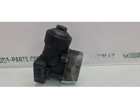Корпус масляного фільтра 2.0tdi Skoda Superb 2 VAG (70377814)