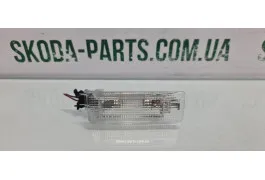 Плафон підсвітки багажника Volkswagen Passat B7 VAG (7L6947101A)