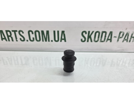 Заглушка розетки 12в Skoda Fabia II New 7M3919311 VAG (7M3919311)