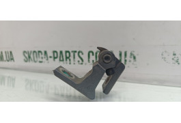 Петля  дверей передня ліва верхня Skoda Octavia A7 7N0831401 VAG (7N0831401)