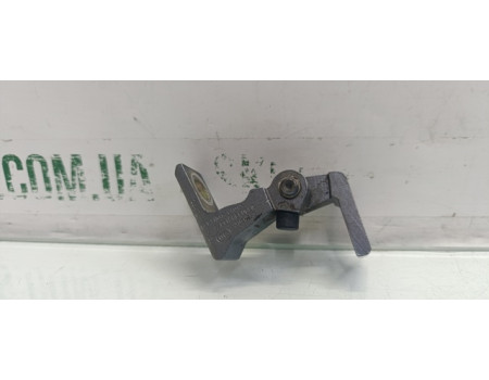 Петля передніх дверей лівої нижня Skoda Octavia A7 VAG (7N0831401A)