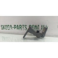 Петля передніх дверей передня права верхня Skoda Octavia A7 7N0831402 VAG (7N0831402A)
