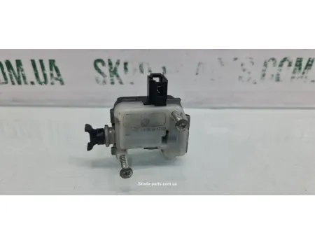 Двигун моторчик замка кришки багажника Skoda Octavia Tour 806615 VAG (806615)