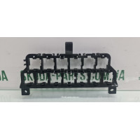 Кронштейн кріплення реле Skoda Superb 8D0937503C вживаний VAG (8D0937503C)