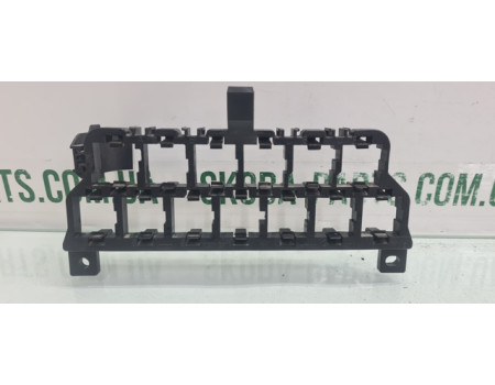 Кронштейн блока реле Volkswagen Bora 8D0937503E вживаний VAG (8D0937503E)