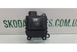 Двигун заслінки пічки Skoda Superb 8D2820511C VAG (8D2820511C)