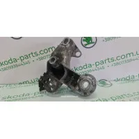 Кронштейн подушки двигуна правий 2.5tdi Skoda Superb 8E0199352N VAG (8E0199352N)