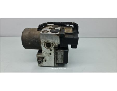 Блок управління ABS Volkswagen Passat B5 8E0614111B VAG (8E0614111B)