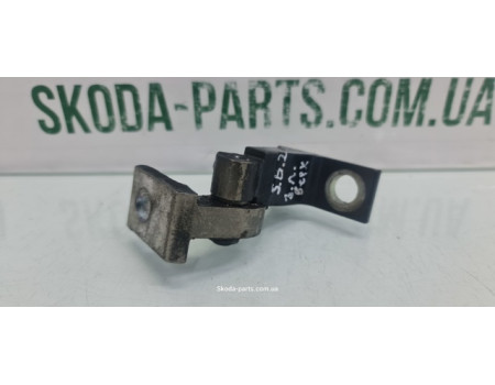 Завіса петля дверей задня ліва нижня Skoda Superb 2 8K0831401A VAG (8K0831401A)