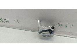 Петля задньої двері лівої верхня Skoda Octavia A7 8k0831401E VAG (8K0831401E)