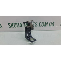 Завіса петля дверей задня права нижня Skoda Superb 2 8K0831402A VAG (8K0831402A)