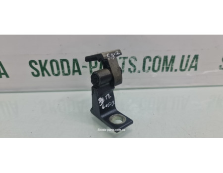 Завіса петля дверей задня права нижня Skoda Superb 2 8K0831402A VAG (8K0831402A)