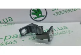Петля завіса дверей нижня задня права комбі Skoda Octavia A7 8K0831402E VAG (8K0831402E)