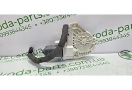 Двигун склопідіймача двері передньої правої Skoda Superb 2 VAG (8K0959802A)