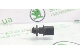 Цоколь (патрон) лампочки покажчика поворотів Volkswagen Passat b6 8n0953053 VAG (8N0953053)