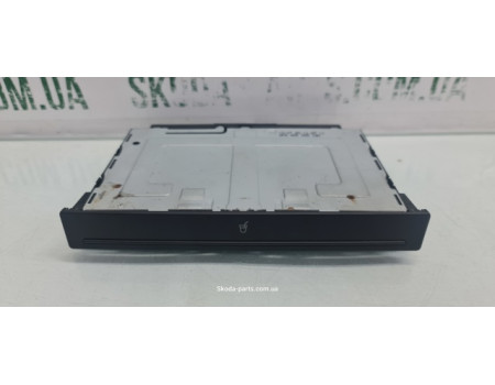 Підстаканник Volkswagen Golf 4 8P0885995 VAG (8P0885995)