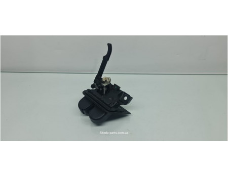 Замок кришки багажника Audi A3 8P3827520A VAG (8P3827520A)