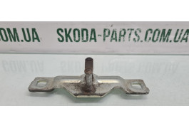 Скоба замка багажника Skoda Fabia 2 8P4827507 вживаний VAG (8P4827507)