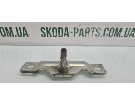 Скоба замка багажника Skoda Fabia 2 8P4827507 вживаний VAG (8P4827507)