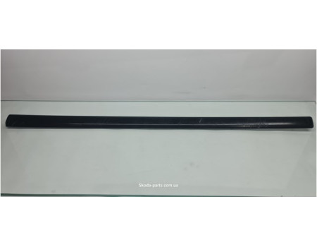 Молдінг передньої лівої дверки Audi A3 8P4853953A VAG (8P4853953A)