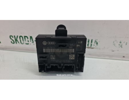 Блок комфорту дверей передній Skoda Superb 2 8X0959793H VAG (8X0959793H)