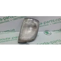 Вказівник повороту лівий з незначним пошкодженням Mercedes Benz 124 MERCEDES (A1248260743)