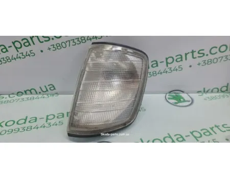 Вказівник повороту лівий з незначним пошкодженням Mercedes Benz 124 MERCEDES (A1248260743)