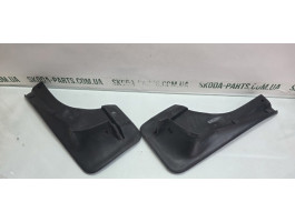 Бризговики передні комплект Skoda Octavia Tour VAG (KEA075003)