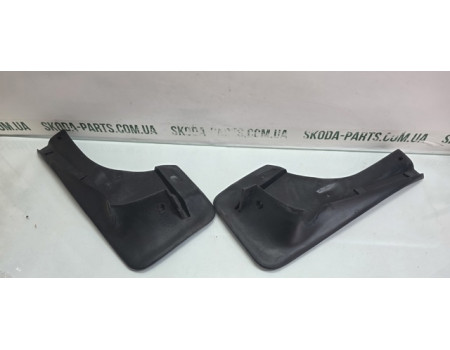 Бризговики передні комплект Skoda Octavia Tour VAG (KEA075003)