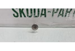Болт кріплення петлі дверей Skoda вживаний N90798502 VAG (N90798502)