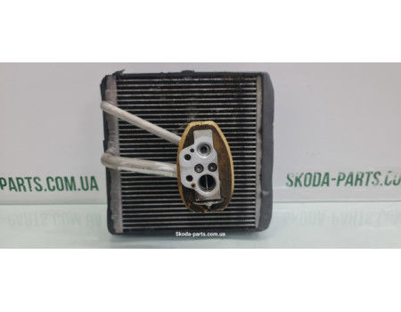 Радіатор кондиціонера в торпеді Skoda Fabia New T4684002 вживаний VAG (T4684002)